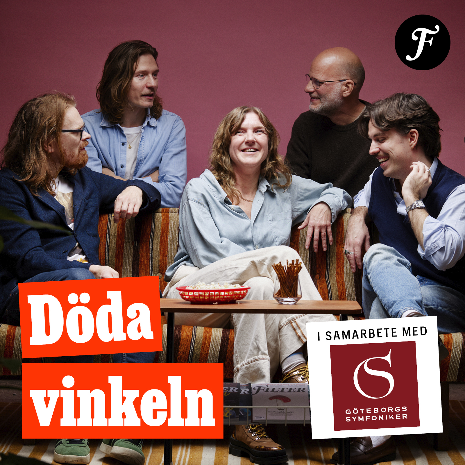 Vinjettbild för podden Döda vinkeln. Filters redaktion i en soffa.